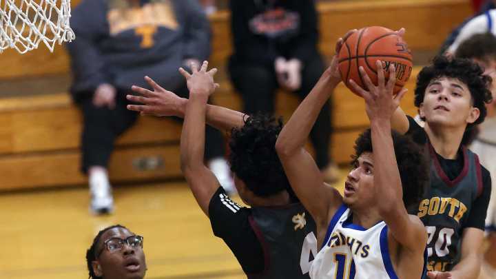 Bremerton basketball star Davis sets single-game school scoring record