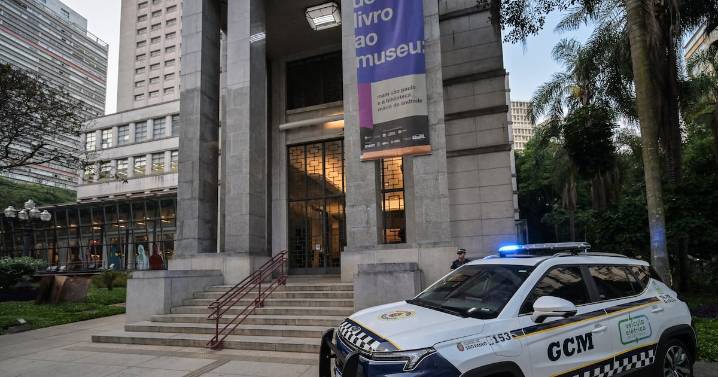 Armed Men Swipe Artworks in Brazen Daylight Exhibition Heist