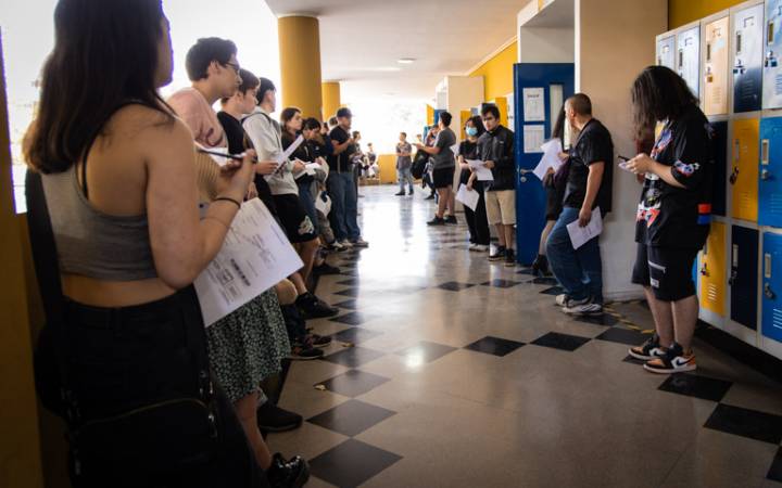 Cifra histórica: Más de 300 mil inscritos comienzan a rendir este lunes la PAES Regular