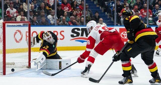 Gibson nets shutout as Red Wings roll past struggling Canucks 4