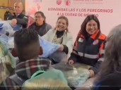 Jefa de Gobierno de CDMX recibe a peregrinos, les entrega cobijas y alimentos