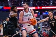 Deadspin | Elite programs in early battle as No. 5 UConn visits Kansas