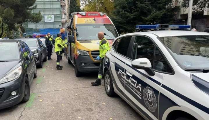 Tragedia en Madrid: Mujer se lanza desde un décimo piso con sus dos hijos de tres años, dejando un oscuro desenlace.