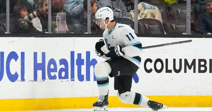 Stenlund has goal and assist as Mammoth beat Canucks 4