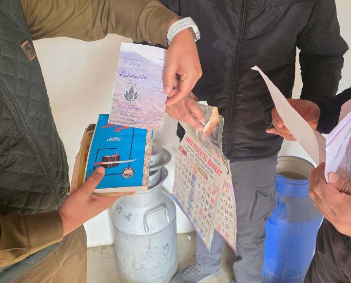 J&K Police Recover Separatist Posters, Banned Literature During Search In Pulwama