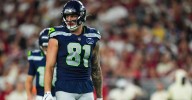 Seahawks extend veteran tight end Eric Saubert