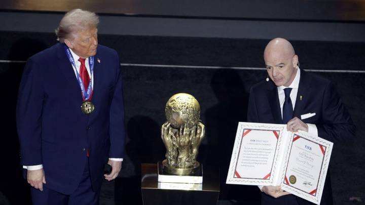 El inédito galardón que FIFA le entregó a Donald Trump