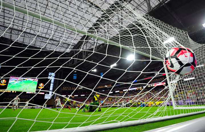 ¿Quién merece ser el mejor jugador de la liga peruana según goles y estadísticas?