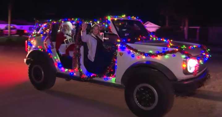 Caroling cops surprise kids in Morro Bay with visit from Santa Claus