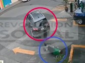 VIDEO: 'Borrachas' arrastran a despachadora de gasolina; ya las identificaron