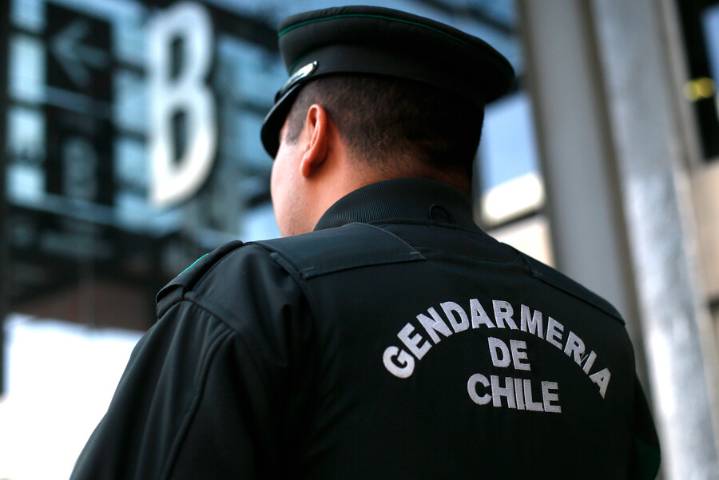 Funcionarios penitenciarios denuncian agresión de dirigente de Gendarmería