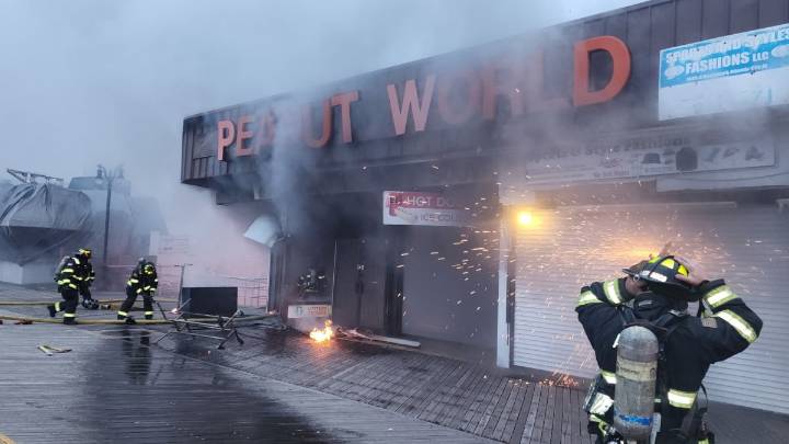 Fire breaks out at Peanut World on Atlantic City Boardwalk
