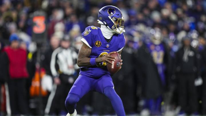 Lamar Jackson returned to practice on Friday after sitting out Thursday with ankle injury