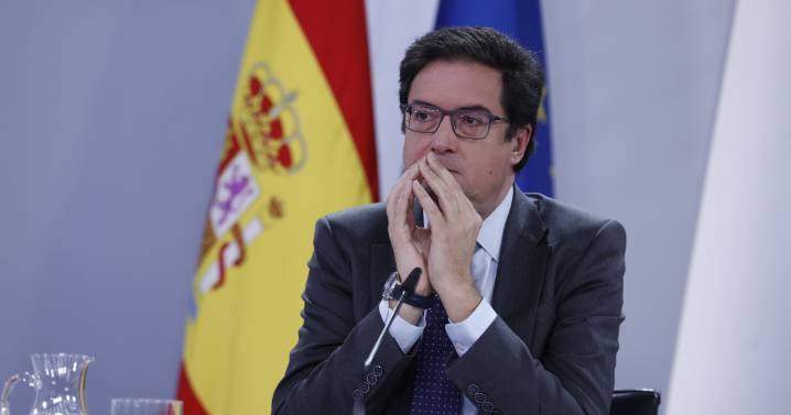 Óscar López advierte desde La Moncloa al PP: «Se van a arrepentir de llevar a Antonio Hernando al Senado»