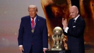 Infantino, acusado de romper la neutralidad política de FIFA por entregar el Premio de la Paz a Trump