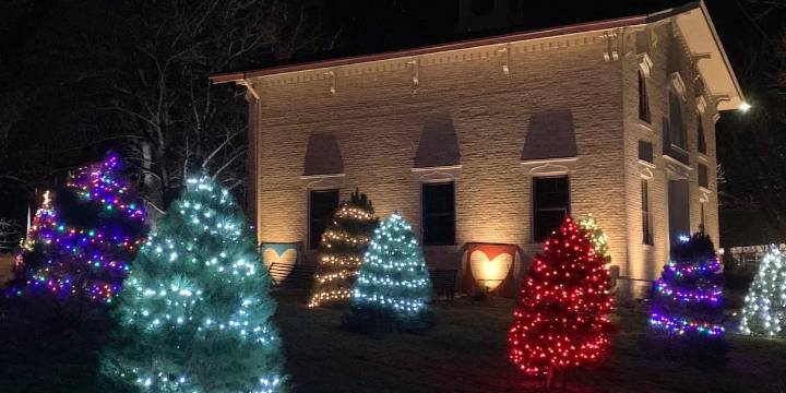 Annual Holiday Tree Show returns to Janesville’s Lincoln