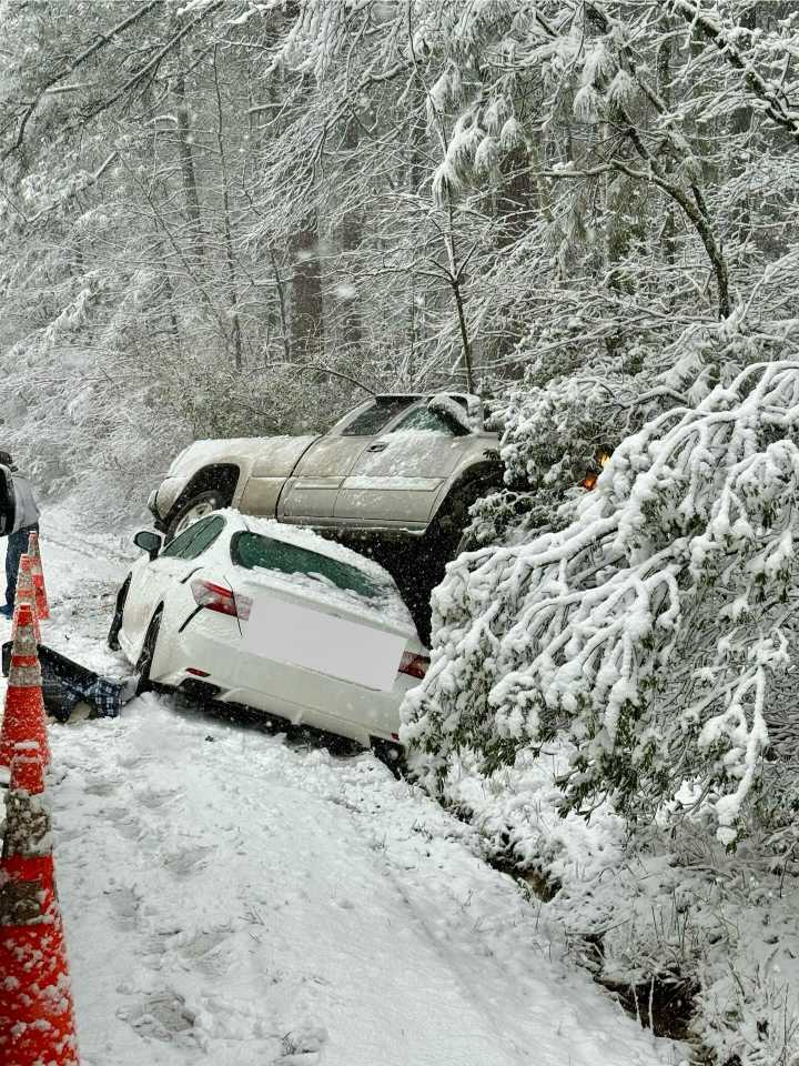 1 person injured in head-on collision on snowy Virginia road