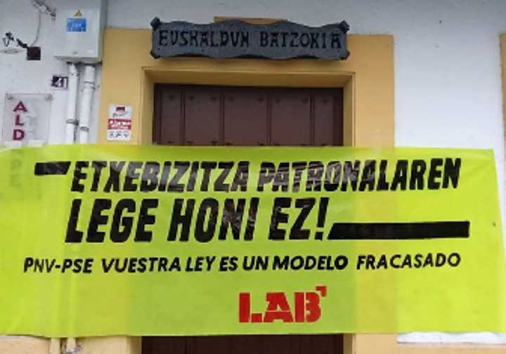 El PNV condena el «ataque» sufrido en el batzoki de Arrasate