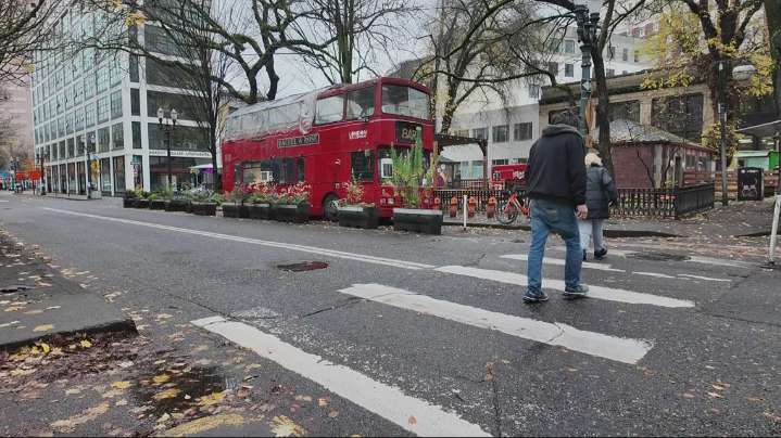 Double-decker bus bar parked on Burnside sees business increase downtown after slow post