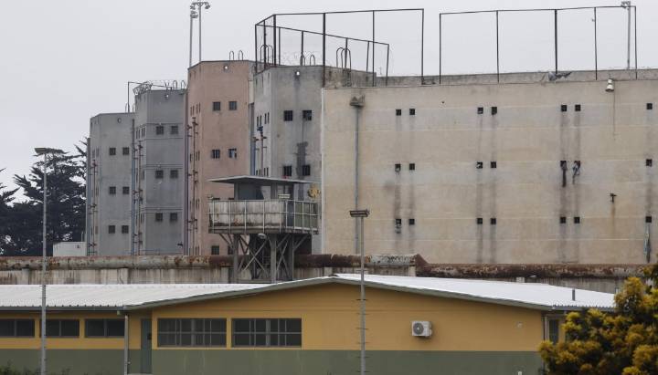 Aprueban en general el proyecto para penalizar lanzamiento de objetos al interior de cárceles