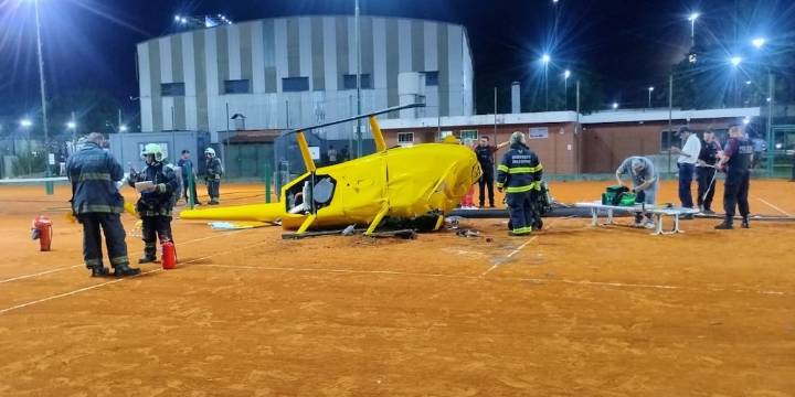 Cayó un helicóptero sobre las canchas de tenis del ex circuito KDT de Palermo: hay 4 personas heridas