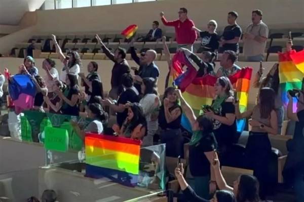 Avala Gto. matrimonio igualitario y rechaza aborto legal