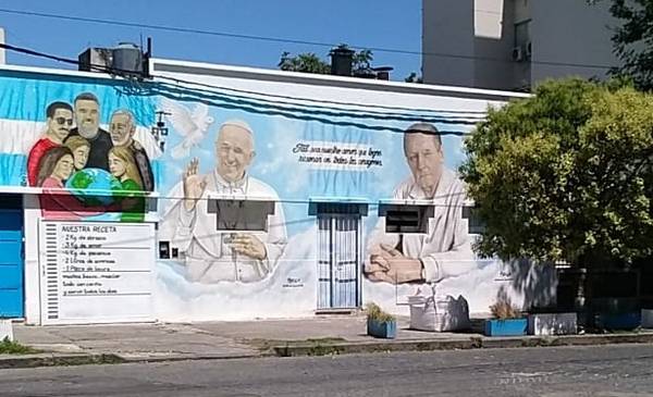 Favaloro y el Papa Francisco, juntos en un emotivo mural en La Plata: la alegría de los vecinos 
