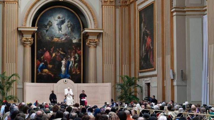 El papa pide que se mantenga la tradición del belén en un mundo que necesita esperanza