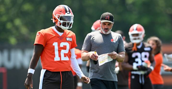 Browns, Kevin Stefanski commit to QB Shedeur Sanders