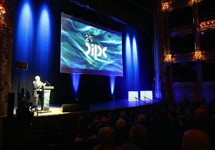 «El acto de entender nos motiva y nos cautiva»