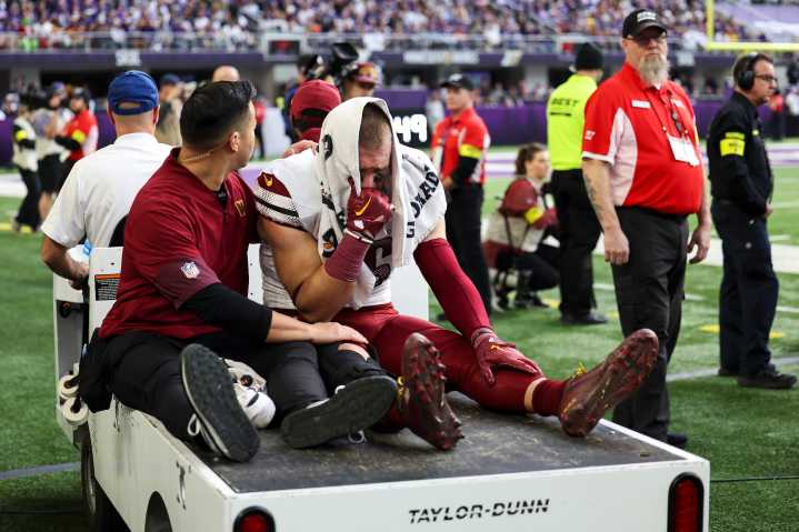 Commanders’ Zach Ertz Breaks Down in Tears After Suffering Knee Injury