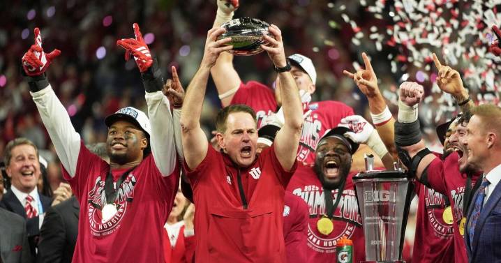 No. 2 Indiana beats No. 1 Ohio St. 13-10 to clinch Big Ten title, top seed