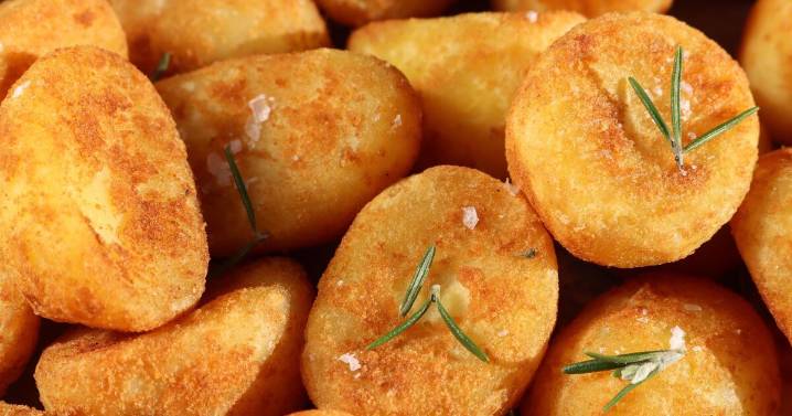 Roast potatoes will be 'crispiest ever' if you add 1 ingredient