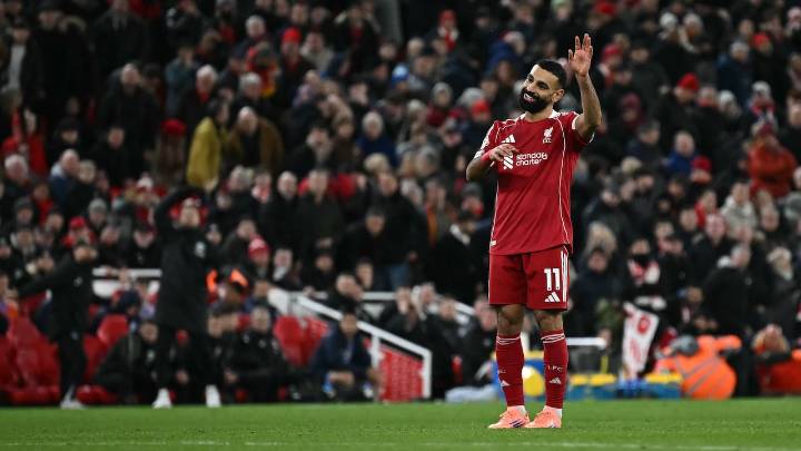 Con el regreso de Salah, en conflicto con el Liverpool, los ‘reds’ vuelven a ganar; Arsenal sigue líder
