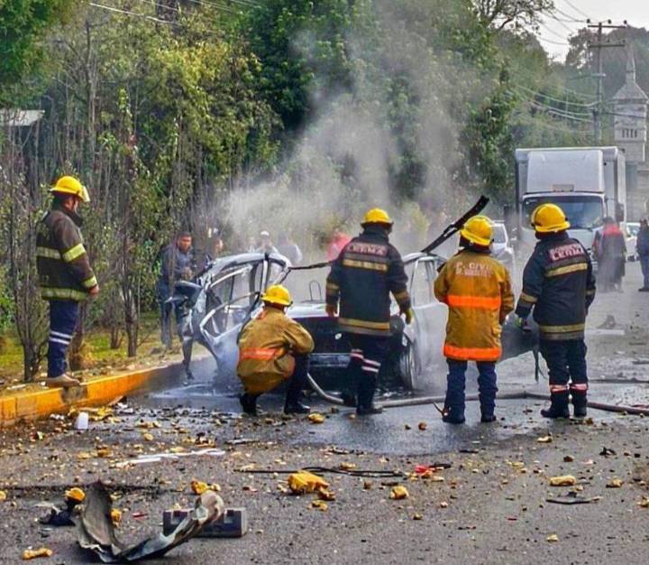 Taxi con pirotecnia explota en la México-Toluca; hay varios lesionados, entre ellos una menor