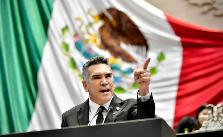 PRI cierra filas ante "acoso del gobierno"; Alejandro Moreno afirma que no dejará el país