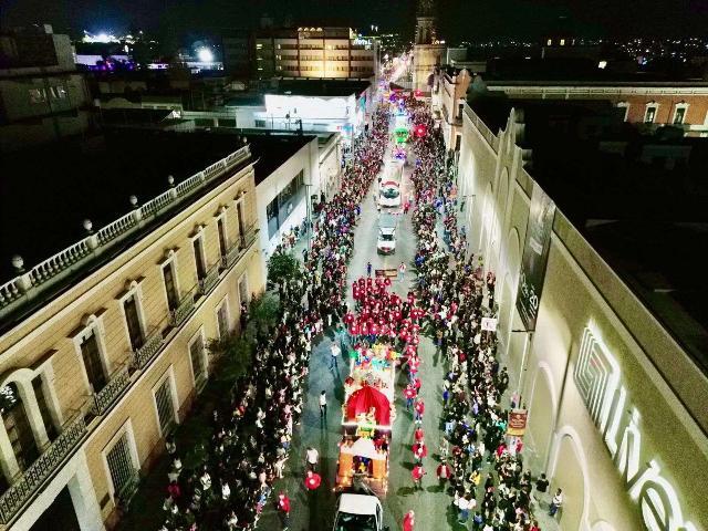 Miles de familias disfrutan el Desfile de las Sonrisas con Geraldine Ponce