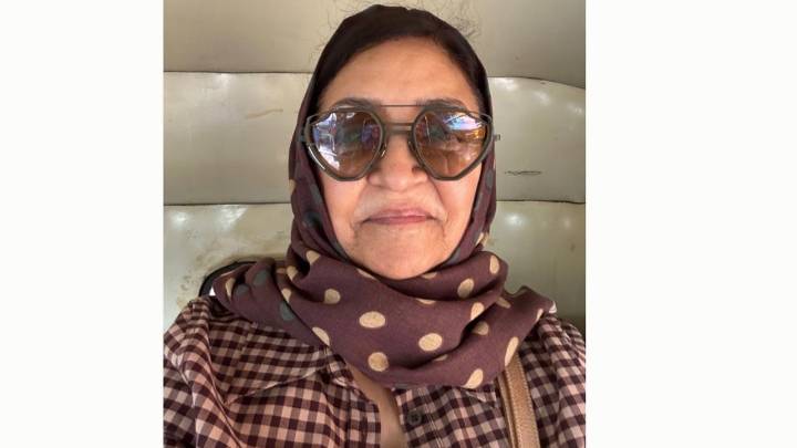 Deepti Naval heads for lunch at a 5-star hotel in an auto rickshaw