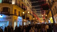 Navidad en Zaragoza: cortado al tráfico el puente de Piedra y la calle Don Jaime por la gran afluencia de público