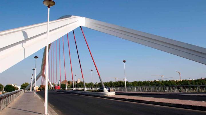 Hallado un cadáver bajo el puente de la Barqueta