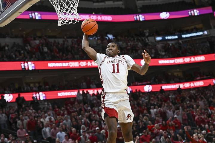 Arkansas basketball rallies, beats No. 16 Texas Tech in Dallas