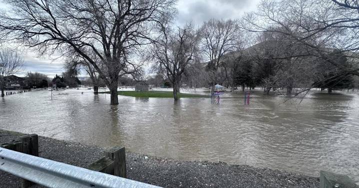 Roads, parks continue to close in Yakima County due to flooding