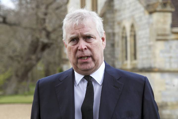 Cele|bitchy | Andrew Windsor’s move to Sandringham is being delayed, he’s still negotiating