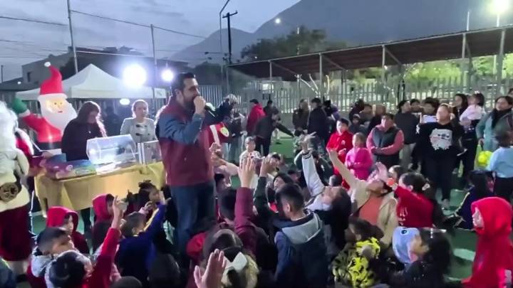 Lleva Jesús Nava posadas a colonias de Santa Catarina