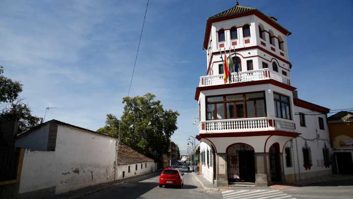 Vox critica el "cambio de cromos" en Pinos Puente para que "todo siga igual"