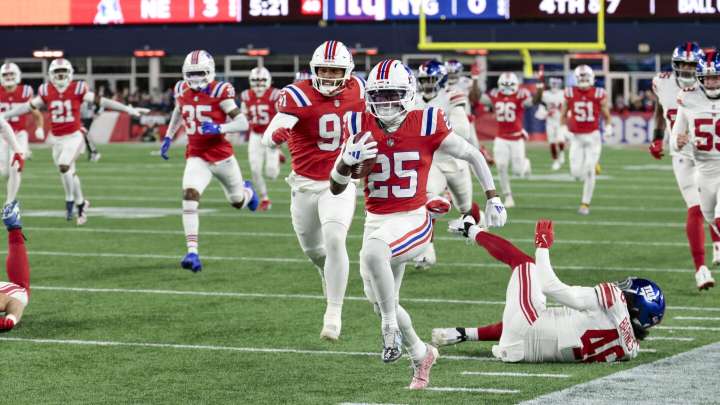 Marcus Jones credits his dad and his blockers for being NFL's all