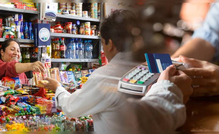 ¿Te cobran 5% extra cuando pagas con tarjeta en Perú? Indecopi responde si es una práctica legal y cuándo puedes denunciarla