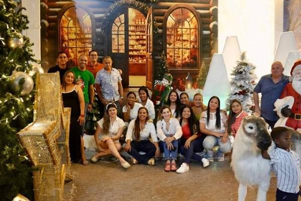 Con luces y alegría, Esepgua encendió la magia de la Navidad