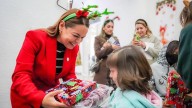 Entrega DIF Municipal chamarras a niños de AMANC