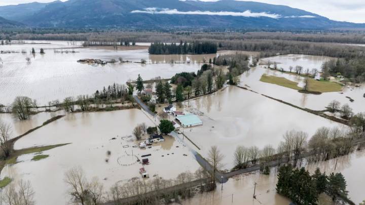 Washington, en estado de emergencia por inundaciones "catastróficas": hasta 100.000 personas podrían ser evacuadas